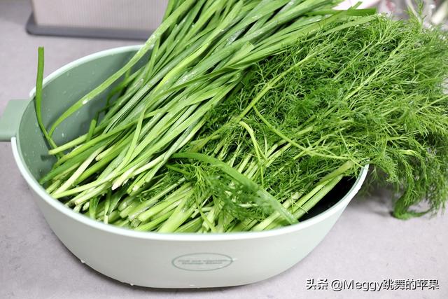 饺子的包法：花边饺子包法，饺子的包法（我家吃饺子一锅俩馅）