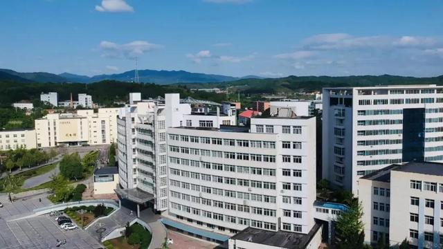 辽东学院宿舍条件怎么样，辽东学院宿舍几人间（辽宁省普通高等院校）