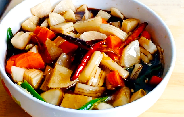 腌萝卜怎么腌好吃又脆，萝卜怎么腌好吃又脆（私藏20年腌萝卜配方和做法）