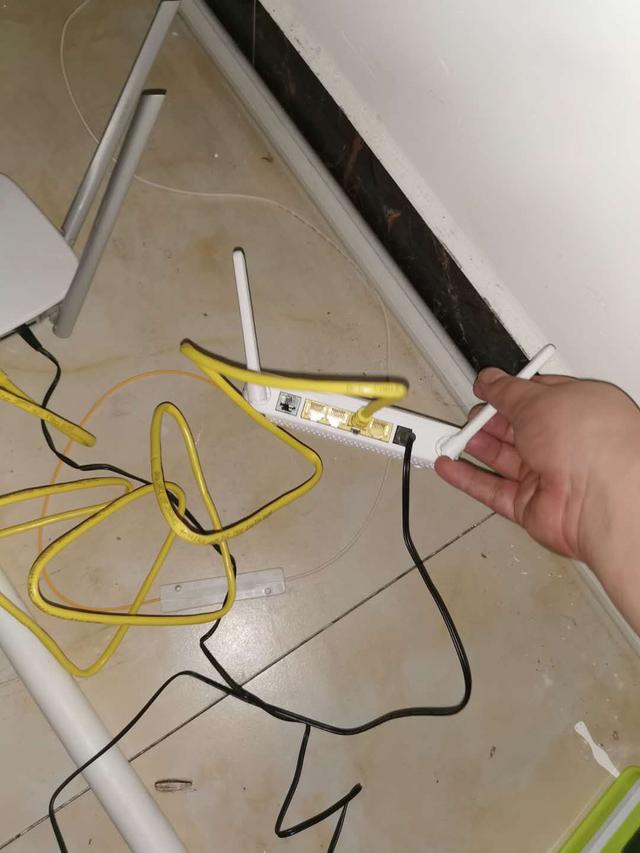路由器怎么连接猫，光猫和路由器的正确连接方法（大叔分享光纤猫和路由器的连接方式）