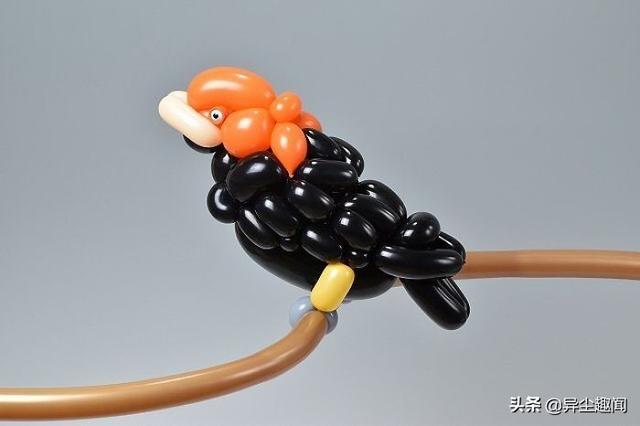 用气球做小动物教程，教你用气球做小狗的方法（日本艺术家用气球制作了令人难以置信的动物模型）