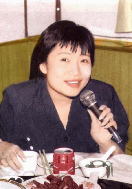 1,《好人一生平安》的原唱是李娜,易茗作词,雷蕾作曲,收录于1998年8月