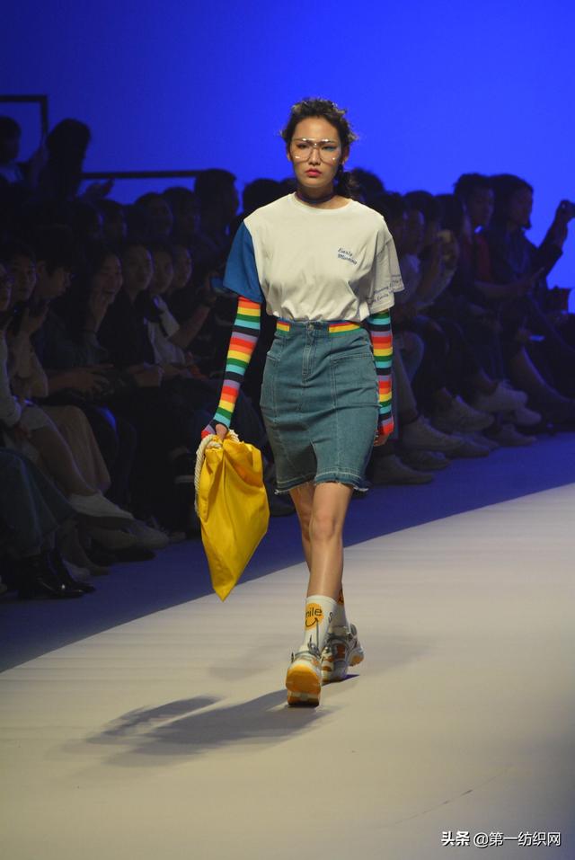 a21是以纯吗，a21 以纯（以纯线上品牌A21登陆春季广东时装周）