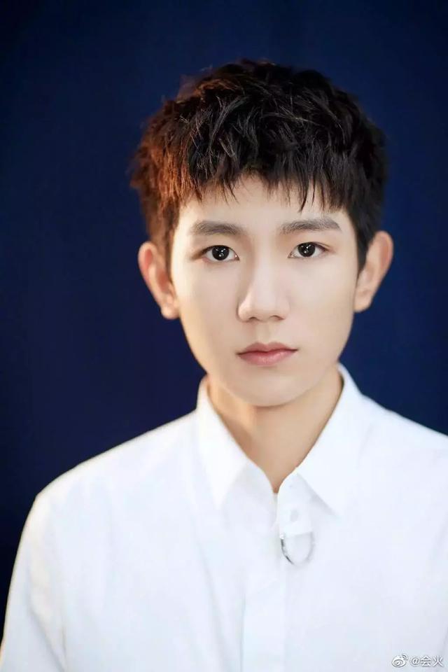 王源抽烟吗 王源会不会抽烟，王源抽烟吗（年少成名，却因吸烟人设崩塌）