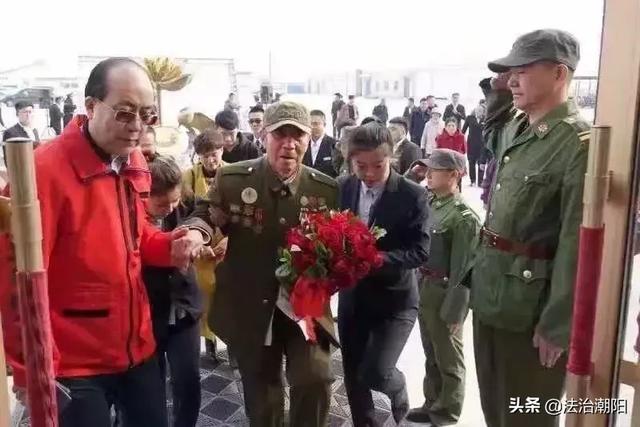 老一辈令人动容的爱情故事，8旬老夫妻爱情最美的样子