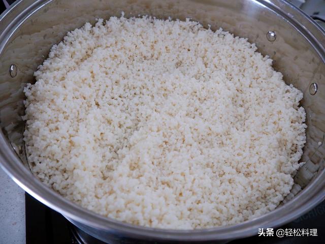 自酿米酒的制作方法窍门，怎样自酿米酒的做法窍门（80岁奶奶教你自制米酒）