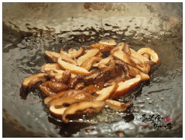 红烧海参正宗做法，红烧海参的家常做法（红烧海参：中秋节家宴露一手）