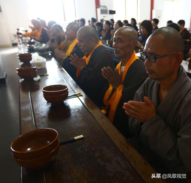 过堂是什么意思，过堂房是什么意思（佛门吃饭为什么叫“过堂”）