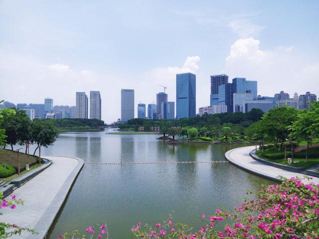 佛山千灯湖公园，佛山千灯湖公园地铁怎样去（广东一“巨无霸”公园走红）