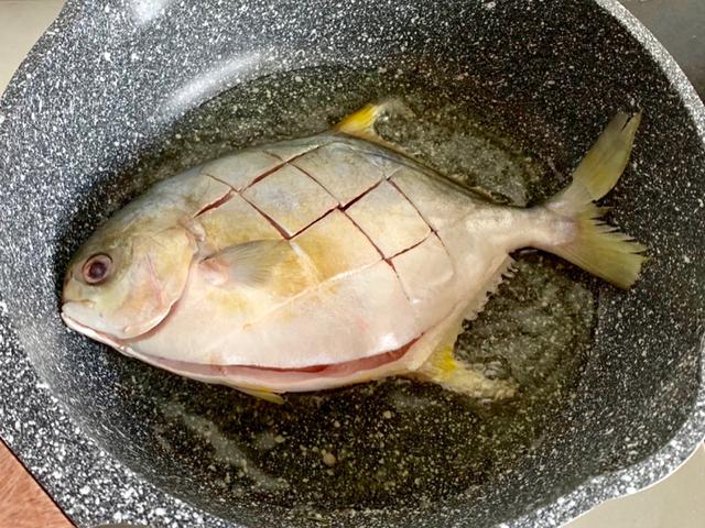 鳊鱼的做法 如何做鳊鱼，鳊鱼的做法（鳊鱼这么做）