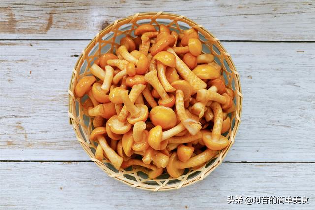 滑菇怎么炒，滑菇怎么炒好吃（好东西是值得花时间去等待的）