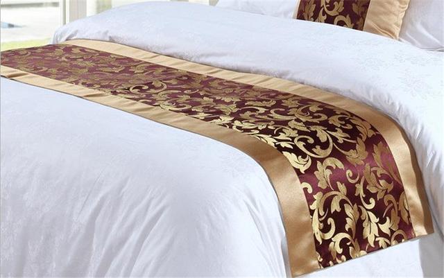 酒店床上一条长条布有什么用，酒店床上的横条布是做什么用的