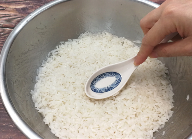 醪糟是什么东西，醪糟是什么（正宗米酒/醪糟的做法）