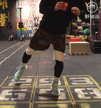 运动鞋带的系法，运动鞋如何系鞋带（防止崴脚！你得这么练！）