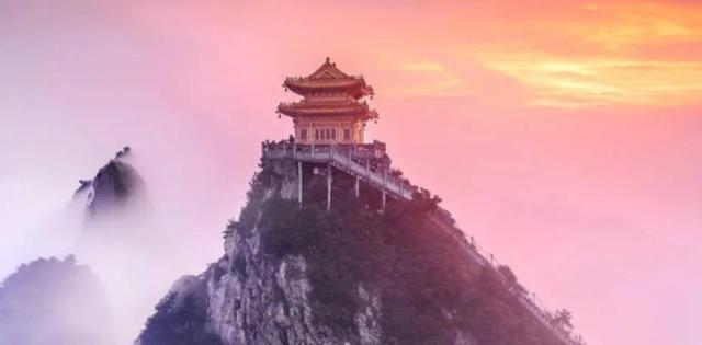 闻说鸡鸣见日升下一句，闻说鸡鸣见日升下一句上一句（古诗《登飞来峰》宋•王安石）