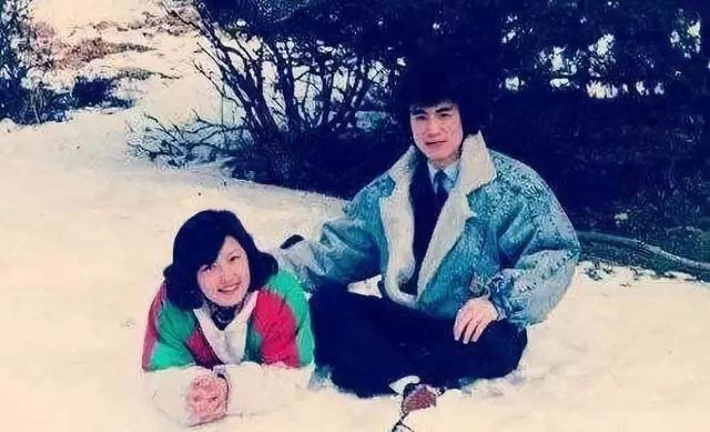 哈文的父亲到底是谁，哈文父亲资料（口吃、失声、进央视、怼台长）