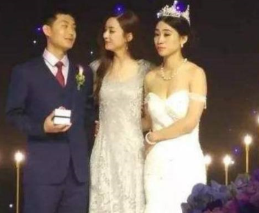 赵丽颖的弟弟赵建飞，赵丽颖的亲弟（陈慧琳：他就是我的粘贴）