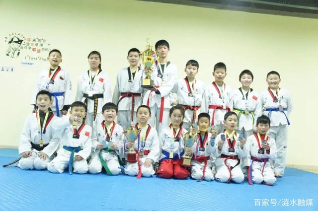 太极一章二章怎么打，太极第二章怎么打视频（2020年涟水县首届跆拳道品势网络公开赛火热来袭）