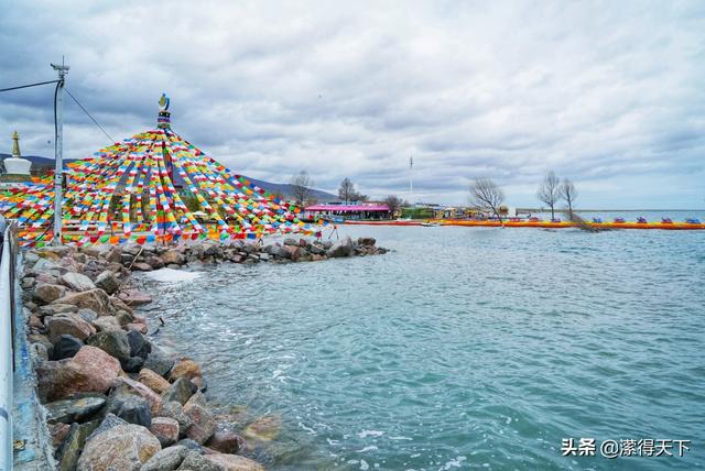 自驾游青海湖，自驾游青海湖视频（雪山、草甸、湖泊尽收眼底）