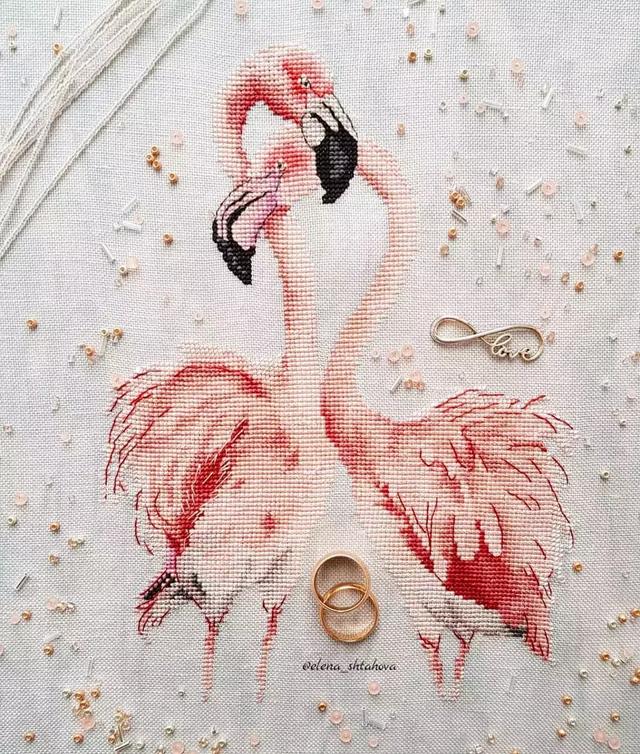 【十字绣枕头图案】哪些十字绣枕头图案好看，手工十字绣枕头图案大全（35款十字绣作品大赏析）