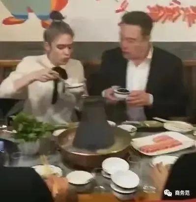 emmmm什么意思中文，emmmm什么意思（老房子着火的首富）