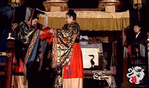 传国玉玺上面的八个字是什么，传国玉玺上刻的字是（传国玉玺的最终下落在哪）