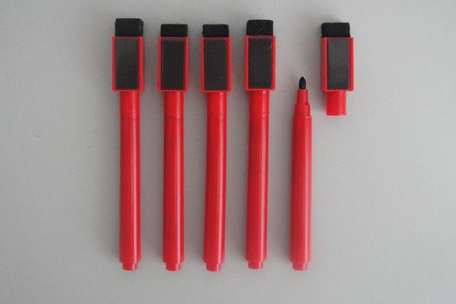 记号笔用什么能擦掉，油性记号笔用什么可以擦掉（白板上记号笔迹怎么去除）