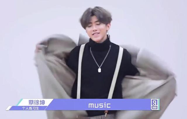 蔡徐坤的身世，蔡徐坤的个人简介如何（原来家世显赫身份不简单）