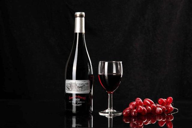 82年拉菲多少钱一瓶，92年拉菲多少钱一瓶（真是永远卖不完、喝不完的酒吗）