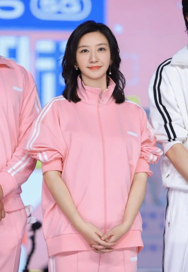 姚晨前老公是谁，姚晨的老公是谁（姚晨前夫凌萧肃罕见秀恩爱）