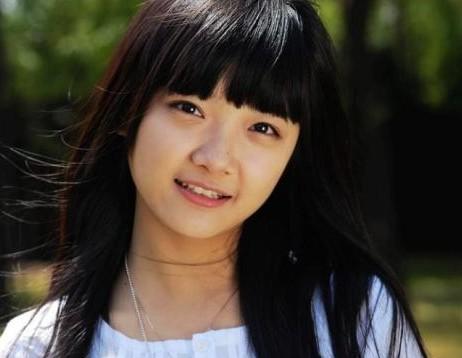 毕业于北京电影学院,在她的成长过程中,那张娃娃脸一直都是被人夸奖的