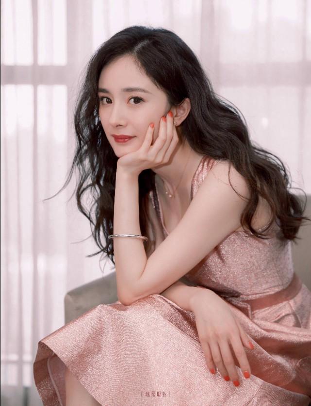 杨幂，微信头像，杨幂（适合壁纸或头像的一组）