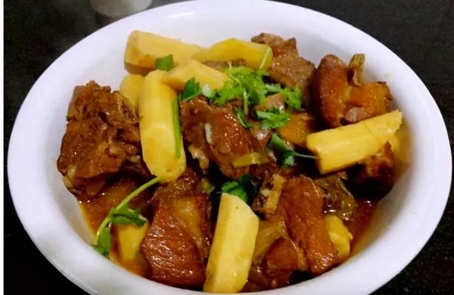 红烧培根金针菇的做法，烧烤培根金针菇的做法（每次做家人都说很好吃）