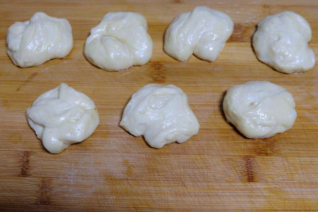 炸油饼面怎么和，炸油饼怎么和面（20年老店的炸油饼配方）