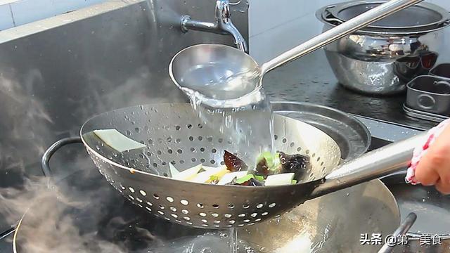 山药怎么炒才好吃，如何做野生山药炒肉才好吃（厨师长有技巧，山药清脆不发黑）