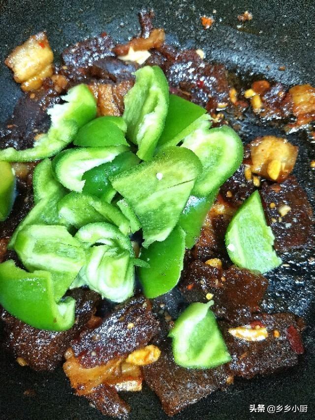 肉焖子的家常做法，焖子的做法（辣椒焖子怎么做）