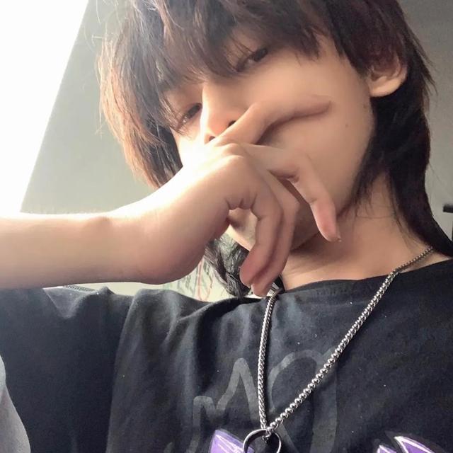 airpods电量怎么看，ins成熟帅气真人魅力男生头像 远渡人间惊鸿宴微信（分享：帅气超A·男生头像）