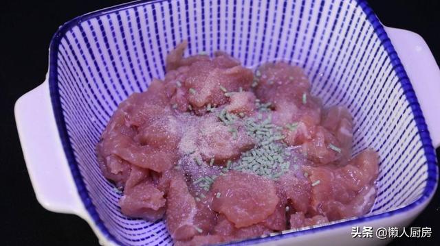 生蚝肉怎么做好吃，不加壳的生蚝怎么吃（这个季节的生蚝肥美）
