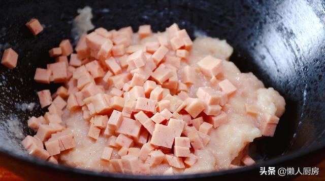 水煮丸子的做法猪肉丸子，丸子汤怎么做好吃又简单（鸡脯肉做丸子吃着太柴）