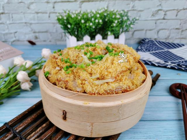 小米蒸肉怎么做，小米粉蒸肉怎么做（小米别只会熬粥了）