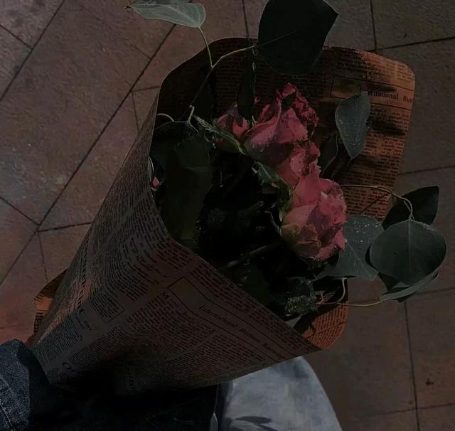 现实的让人心酸想哭的句子，现实的让人心酸想哭的句子短句（文案，特别现实的心酸沉默句子）