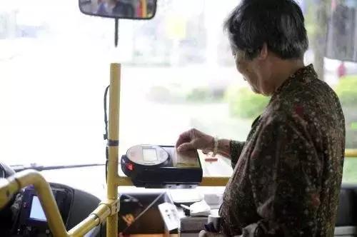 紧急呼叫112，遇险时手机没信号可紧急呼叫112吗（这是11月朋友圈谣言）