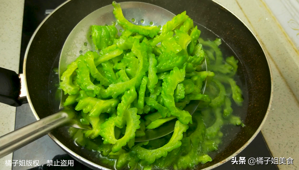 图片[5]-【凉拌苦瓜】做法步骤图 5分钟上桌 美味降火-起舞食谱网