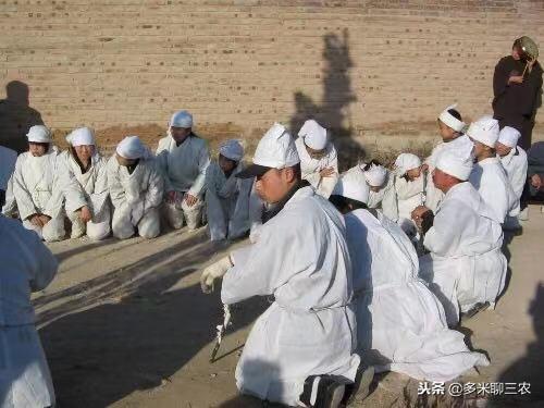 吊孝是什么意思，吊唁是什么意思（农村葬礼的规矩有人知道吗）