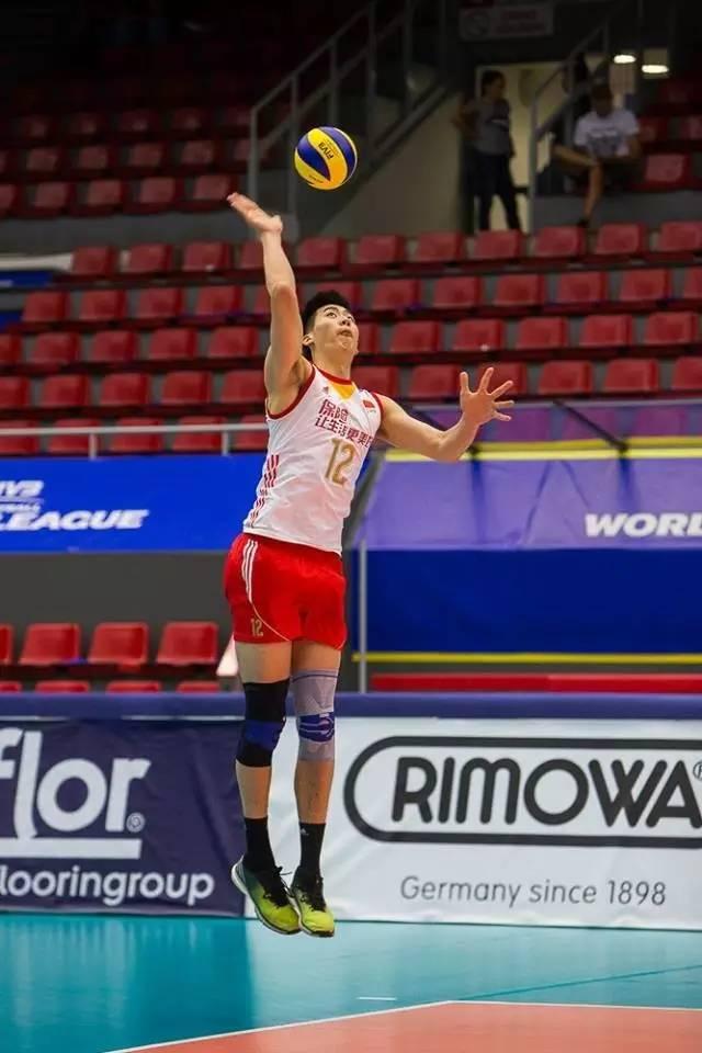 排球基本技术传球，如何在排球场上显得很厉害