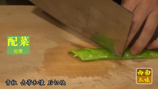 三角豆腐怎么做，豆腐原来切成三角形与西红柿这样一起煮
