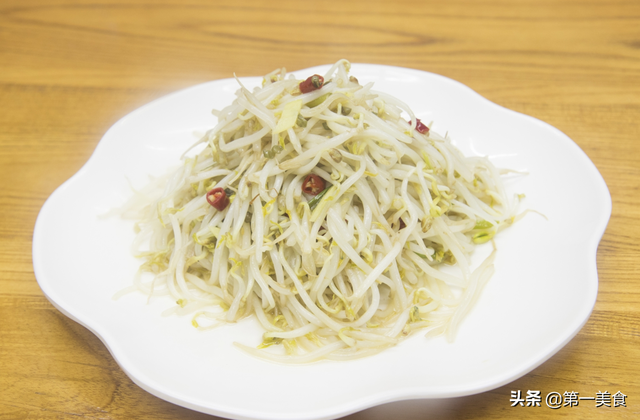 绿豆芽怎么炒好吃，绿豆芽怎么炒最好吃家常做法（下厨不用花哨的“炫技”）