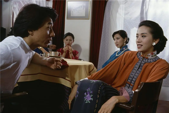 黄飞鸿和刘家良的福民祺为了拿回中国的玉玺,与外国人斗智斗勇.