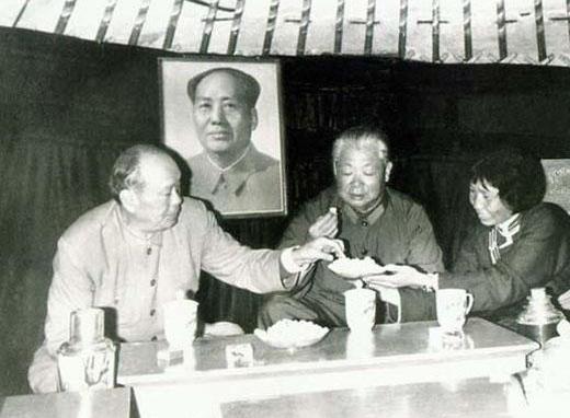 家中有阿谁原文及译文欣赏，家中有阿谁还是家中有阿谁（14岁少年瞒着母亲加入红军）