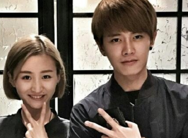 谭松韵的老公是谁，谭松韵丈夫（任嘉伦罕见陪妻子逛街）